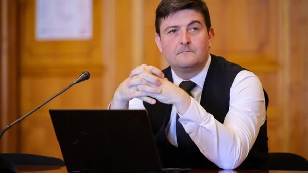 Alexandru Dimitriu (USR): Băncile au furat de la oameni cu ROBOR-ul. Iar oamenii au dreptul să-și ceară banii înapoi. Voi depune un proiect de lege ca cei afectați să își recupereze prejudiciile