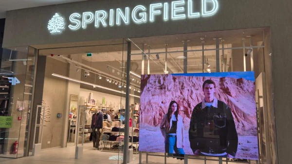 FOTO Premieră. Un brand celebru a revenit în România. Unde a deschis magazinul prințul miliardar din spatele mișcării