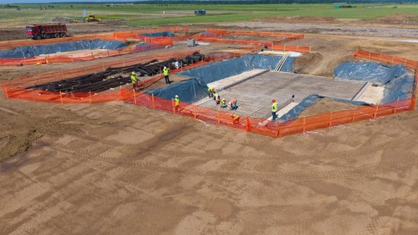 S-a dat startul oficial al celui mai mare parc fotovoltaic cu baterii din România. Enery a început centrala hibridă gigantică de la Ogrezeni, Giurgiu, 760 MWp cu 1.000 MWh stocare