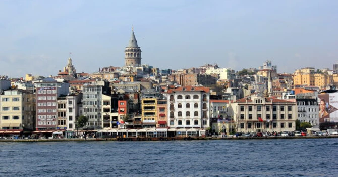 Rușii sunt principalii cumpărători de locuințe străini în Turcia