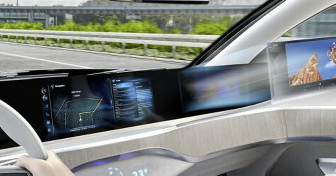 Continental va lansa pe piață în 2024 un ecran auto care nu distrage atenția șoferului și oferă divertisment pasagerilor