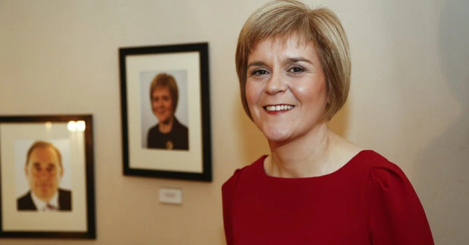 Șefa Guvernului scoțian, Nicola Sturgeon, a anunțat organizarea unui referendum pentru independența provinciei în toamna lui 2023. Londra se opune categoric