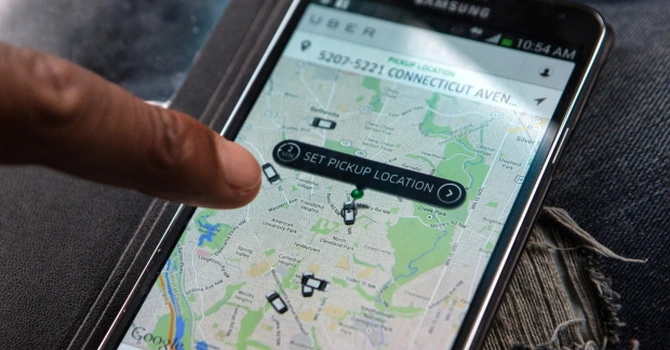 Uber extinde la nivel global Uber Carshare, serviciul care permite utilizatorilor să își închirieze mașina