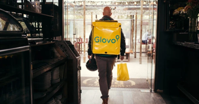 Glovo lansează un program de digitalizare pentru IMM-urile din industria de retail și restaurantele