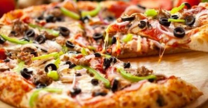 Pizza s-a scumpit cu 15,9% anul trecut în România. Cum au evoluat preţurile în UE