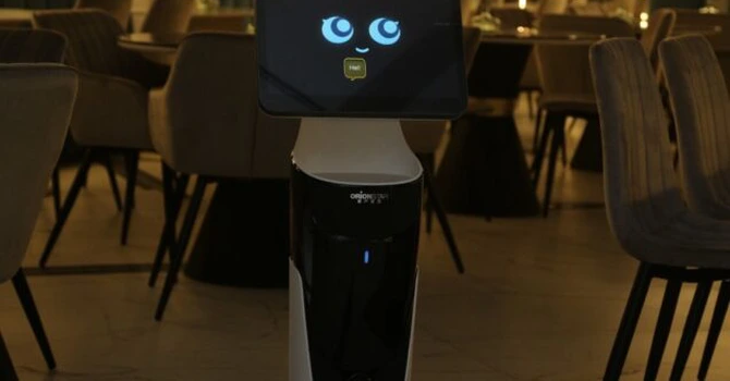 Compania românească Robot Industries lansează primul robot cu Chat GPT integrat