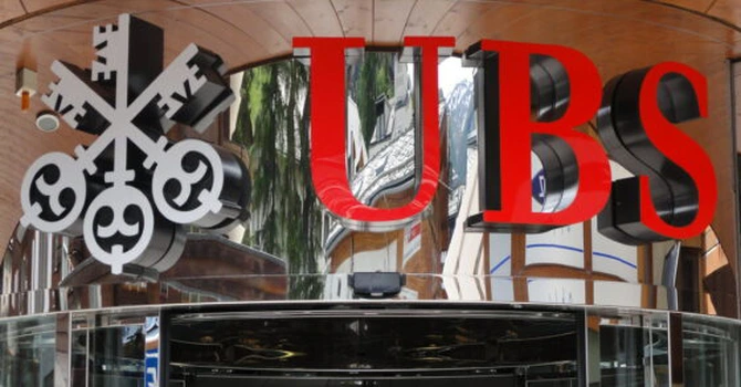 UBS le-ar putea acorda stimulente unora dintre angajații Credit Suisse pentru ca să nu demisioneze – surse Reuters