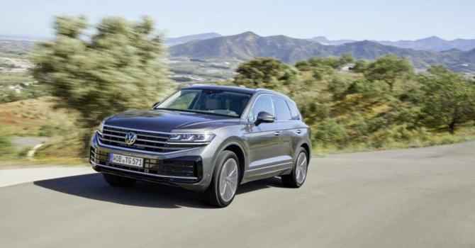 Volkswagen modernizează a treia generație Touareg