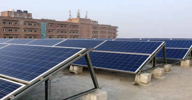 Guvernul începe să se ocupe de legislația pentru Comunitățile de Energie. Potențialul de fotovoltaice pe acoperiș este, în București, de 680 MW