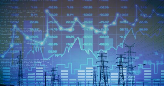 Prețul energiei electrice spot a scăzut pe piața românească și în aprilie, pentru a treia lună la rând, ajungând sub pragul de 60 de euro/MWh. Ce recorduri s-au bătut