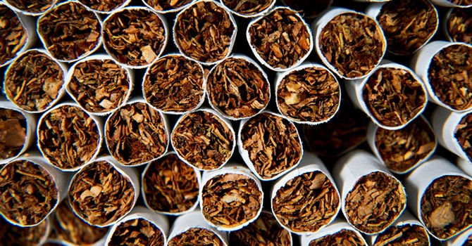 Marea Britanie ar putea scoate în afara legii vânzarea de ţigarete oricărei persoane născute după 1 ianuarie 2009