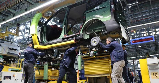 Primele mașini Ford Transit și Tourneo Courier pleacă de la uzina din Craiova către clienți – VIDEO