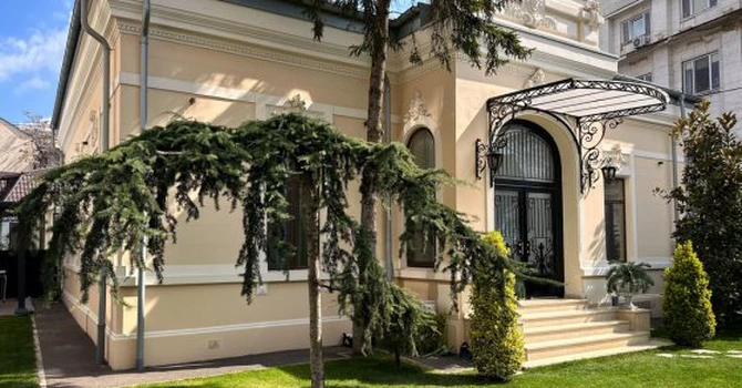 O vilă monument istoric din cartierul evreiesc din București a fost scoasă la vânzare cu 1,6 milioane de euro