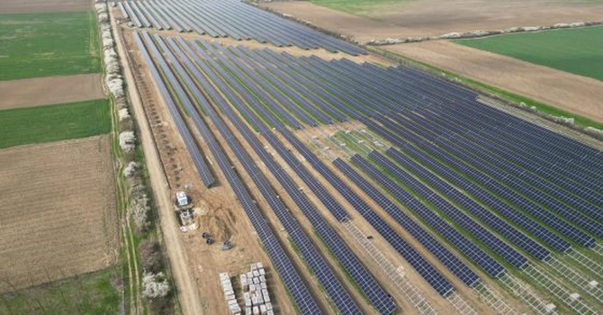 Record pentru fotovoltaice, au sărit pragul de 1.600 MW pentru prima dată. Soarele este acum prima sursă de energie electrică a României, cu un sfert din producția totală a țării