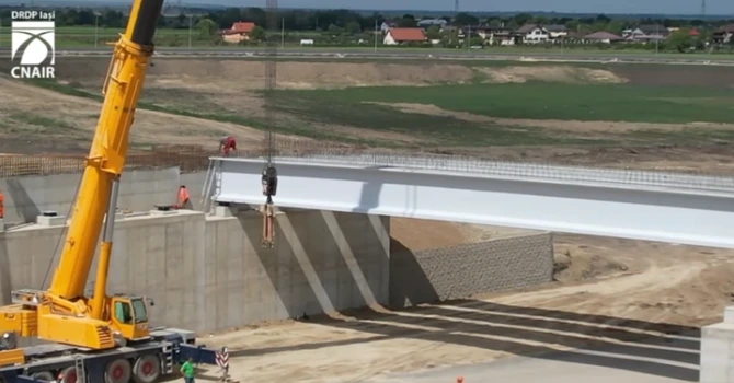 Autostrada Moldovei A7: UMB montează grinzi la nodul rutier Focșani Nord VIDEO