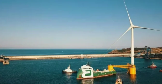 Premieră: Un consorțiu în care este implicată o firmă germană prezentă și în România va dezvolta primul parc eolian offshore plutitor din Franța