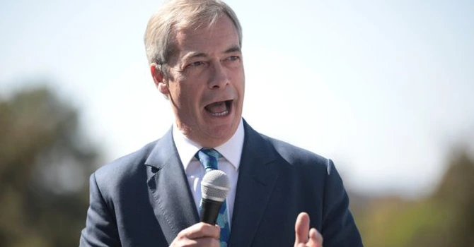 Trump îl felicită pe aliatul său Nigel Farage pentru intrarea în Parlamentul britanic