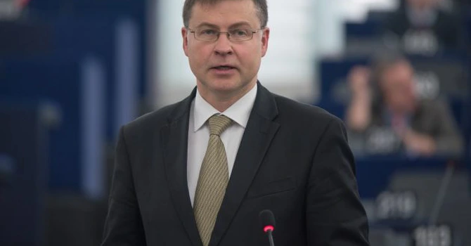 Comisia Europeană vrea să propună statelor G7 reducerea plafonului maxim de vânzare a petrolului rusesc la 50 de dolari barilul