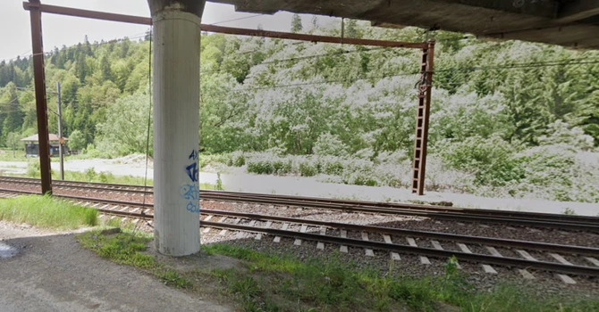 Trenurile spre Brașov ar putea avea întârzieri, din cauza unei alunecări de teren. Anunțul CFR Infrastructură