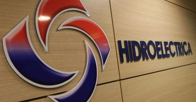 Hidroelectrica a redus prețul de vânzare a energiei către clienții proprii, dar l-a crescut pe cel cu care a vândut în piață