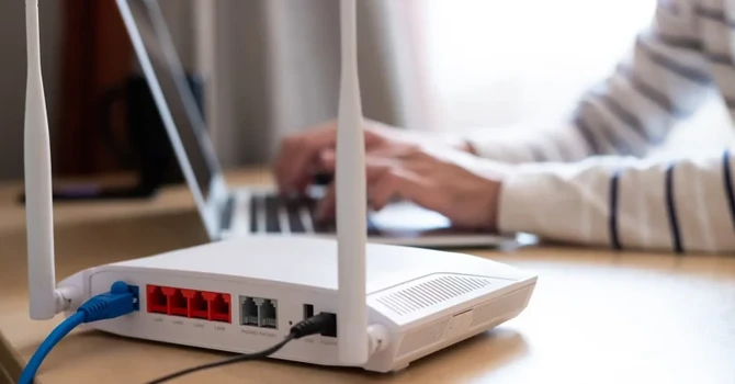 Cum variază facturile și vitezele de internet în Europa: În România costă cât o pizza, în Norvegia de 7 ori mai mult