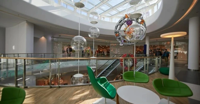 Un mall din România, în top 10 cele mai valoroase active ale miliardarului ceh Radovan Vitek