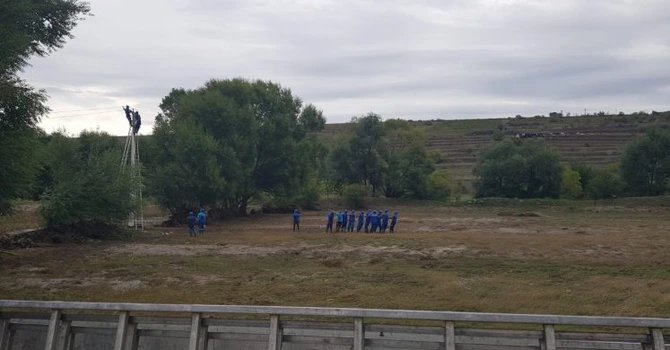 Sebastian Burduja: Specialiştii Electrica au remediat toate problemele reţelei de distribuţie a energiei electrice din zona afectată de inundaţii în judeţul Galaţi (Video)