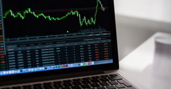 Activele nete ale fondurilor de investiţii au scăzut în luna aprilie cu 0,9%