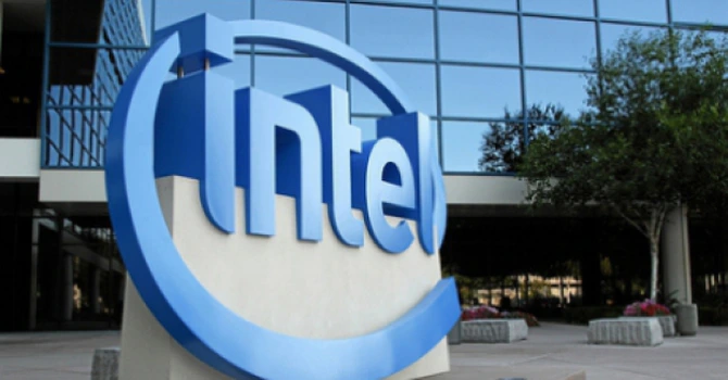 Intel amână proiectele vizând construirea unor uzine de cipuri în Germania şi Polonia