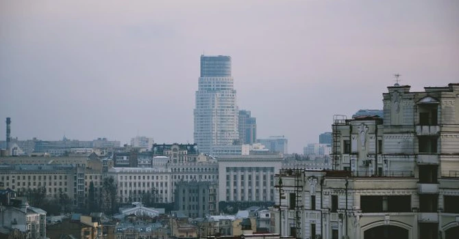 Rusia a lansat un atac combinat asupra Kievului, omorând 13 persoane și rănind alte 135, printre care mulți copii