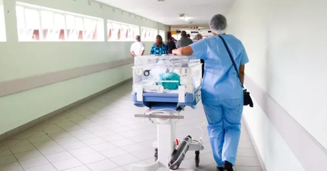 Jumătate dintre români ar vrea să plătească în plus ca să scape de mizeria din spitale. Asigurarea de sănătate, tot mai folosită- Sondaj
