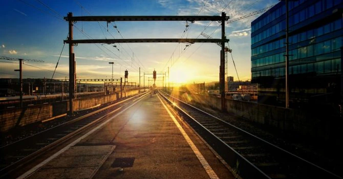 CFR: Trafic îngreunat pe linia spre și dinspre litoral. Sunt întârzieri de sute de minute