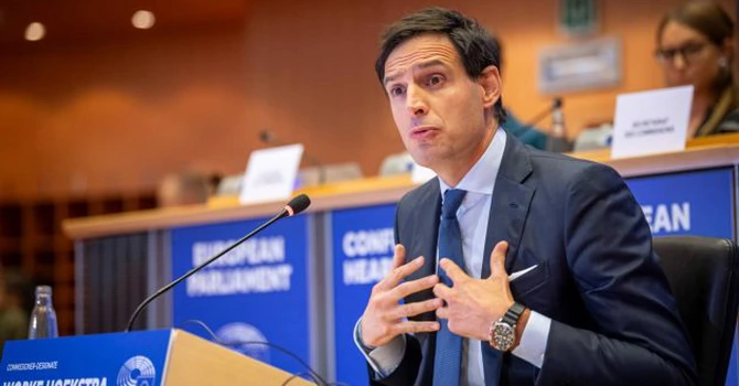 Comisia Europeană acordă granturi în valoare totală de peste 852 de milioane de euro pentru construirea unor fabrici de producție a celulelor de baterii pentru mașini electrice