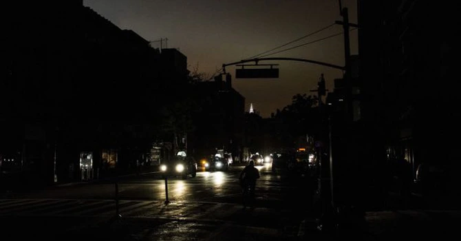 Fără precedent: Blackout total.  Ucraina rămâne în beznă până la 16 ore pe zi fără curent electric, producția de energie a ajuns la zero