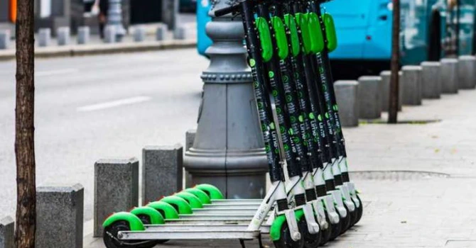 În fiecare lună 900 de trotinete Bolt sunt vandalizate în România. Bucureștiul, lider detașat
