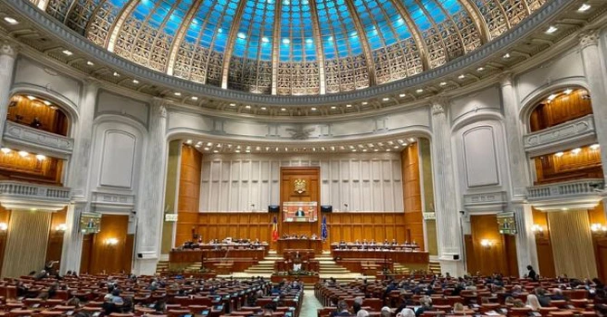 300 de parlamentari – Proiectul reducerea numărului de parlamentari a fost redepus la Senat