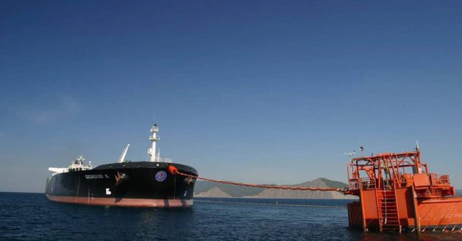 Rusia a blocat porturile de la Marea Neagră, vapoarele nu pot încărca țiței. Petrolul kazah, care alimentează România și Europa, nu poate ieși pe piețe