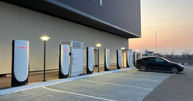 Ce impozit vor plăti românii care au maşini electrice, în 2026