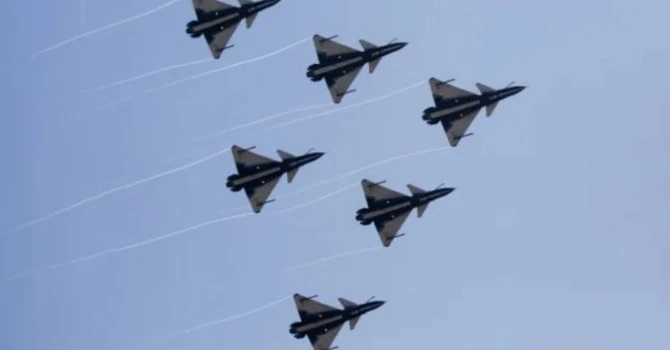 Conflictul China-Taiwan. Autoritățile de la Taipei anunţă că au detectat 74 de avioane de război chineze în jurul insulei principale, în decurs de 30 de ore