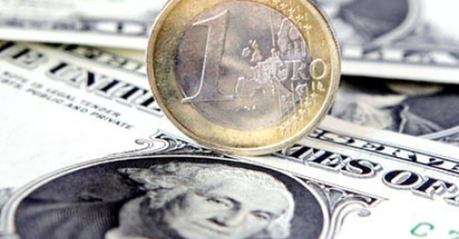 Euro, la cea mai ridicată cotație în raport cu dolarul american în ultimii patru ani