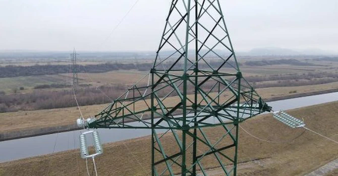 Producția de energie electrică a României a scăzut masiv în prima jumătate de an, importurile au crescut cu peste 50% – din fiecare 5 MWh consumați, 1 MWh a venit din rețelele vecine