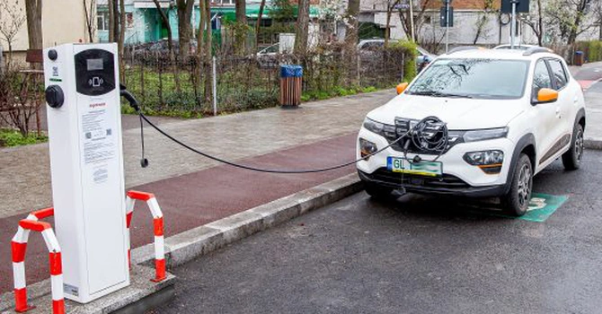 Primăria Galați a semnat un contract pentru instalarea a 159 de stații pentru încărcarea mașinilor electrice
