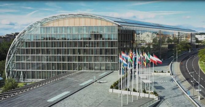BEI își crește plafonul de împrumuturi pentru 2025 până la valoarea record de 100 de  miliarde de euro, cu scopul de a accelera investițiile în apărare, rețele energetice și tehnologie