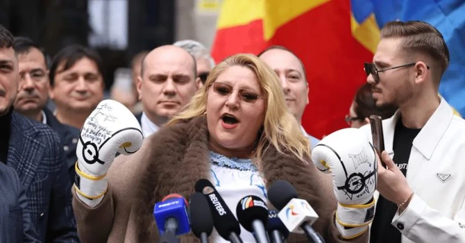 Diana Şoşoacă contestă la CCR decizia BEC de respingere a candidaturii sale la alegerile prezidenţiale