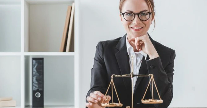 Visezi să fii avocat? Proiectul ”Avocat pentru o zi” îți dă ocazia să trăiești realitatea din sala de judecată