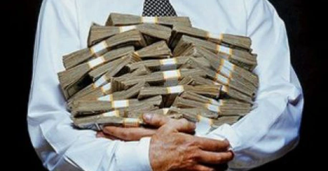 Cota efectivă de impozitare a băncilor va ajunge la 34% anul viitor, ca medie, dar la unele bănci se va sări și de 100%. Majorările se vor reflecta în ratele la credit și în comisioane