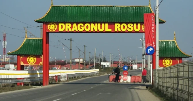 Percheziţii la complexul Dragonul Roşu din Capitală. Sunt vizate produse contrafăcute din China (surse)