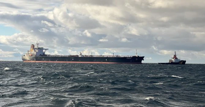 Giganţi din petrol şi gaze, precum şi case de trading, suspendă transporturile prin Strâmtoarea Ormuz după atacurile SUA asupra Iranului