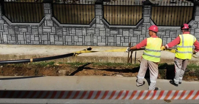 România pe ţeavă – Ce s-a întâmplat cu reţelele de distribuţie a apei potabile, a gazelor naturale şi cea a conductelor de canalizare, în 2024