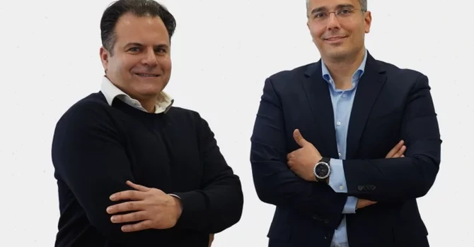 EXCLUSIV Firma care vinde cel mai ieftin RCA din România aduce noi produse, inclusiv în rate fără dobândă. Hellas Direct dă drumul la CASCO și asigurări de locuințe